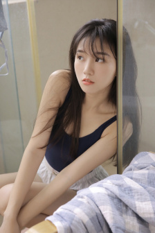 在健身器材上C